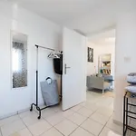 Simple Pleasures Apartment *